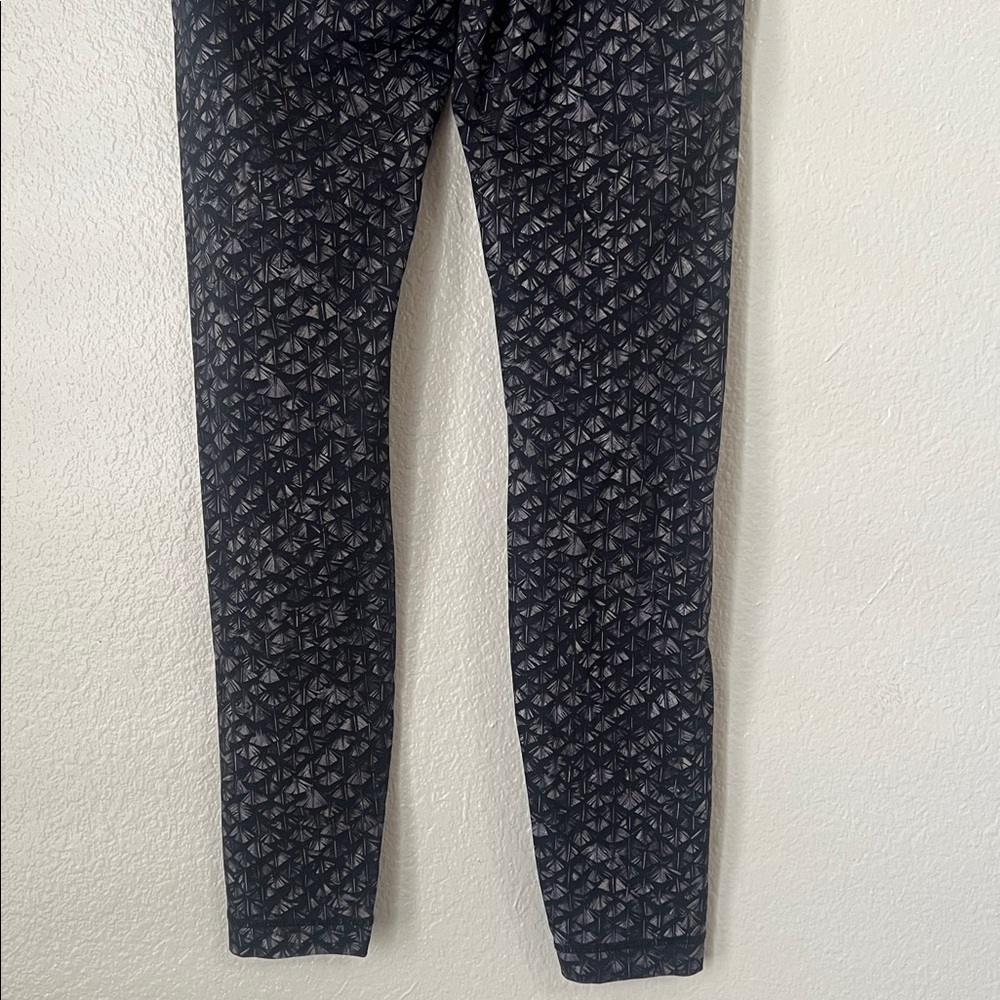 Lululemon Wunder Under Feather Print Size 8 - Picture 4 of 11